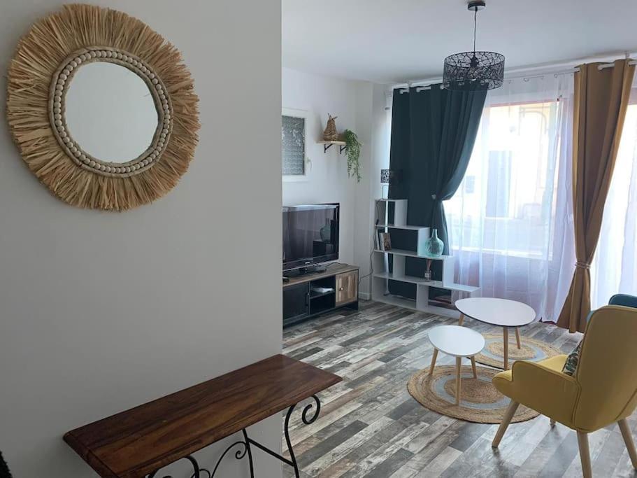 Appartement Avec Cours Gien Εξωτερικό φωτογραφία